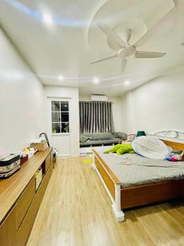 Bán nhà Chùa Láng, 40m2 x 5 tầng, lô góc, 9.2 tỷ