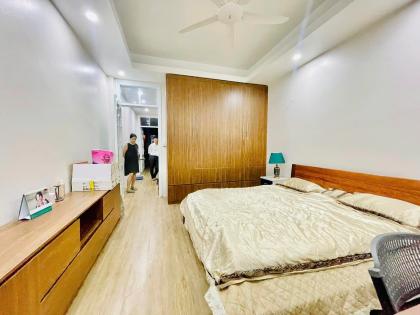 Bán nhà Chùa Láng, 40m2 x 5 tầng, lô góc, 9.2 tỷ