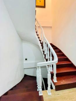 Bán nhà Chùa Láng, 40m2 x 5 tầng, lô góc, 9.2 tỷ