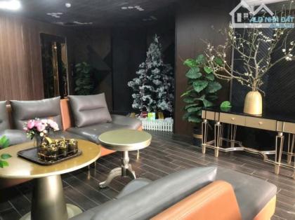 Bán nhà mặt phố Quang Trung vỉa vè kinh doanh đẹp dt 159m 11t mt 15m giá 66 tỷ
