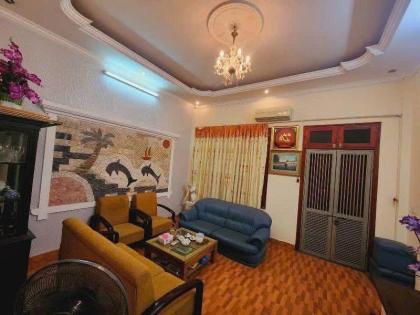 Bán nhà phố Chùa Láng, Đống Đa, nhà đẹp dân xây, ô tô đỗ cửa, gần phố, kinh doanh