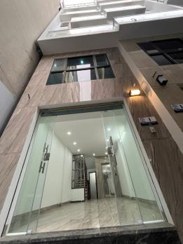 Bán nhà suýt nữa thì nằm ở mặt đường Thạch Bàn, diện tích 43.5m2 -8 tỷ, thang máy, nội thất mới