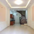 Bán nhà ngõ 165 Chùa Bộc, 35m2 nhà đẹp ở ngay, gần ô tô