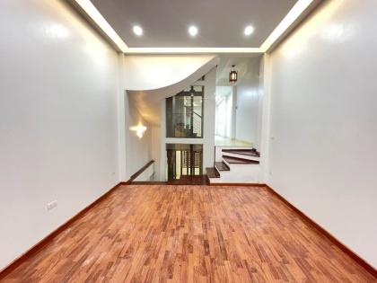 Bán nhà phố Nguyễn Đình Chiểu, Hai Bà Trưng, 7 tầng thang máy, gần ngay mặt phố