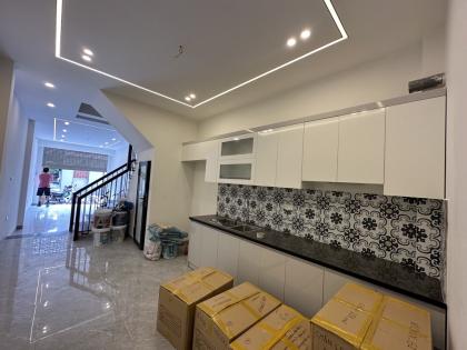 Bán nhà Thạch Bàn, Ô Tô chạy Thẳng vào nhà, 45m2 – 8.8 tỷ