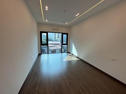 Bán nhà Thạch Bàn, Ô Tô chạy Thẳng vào nhà, 45m2 – 8.8 tỷ