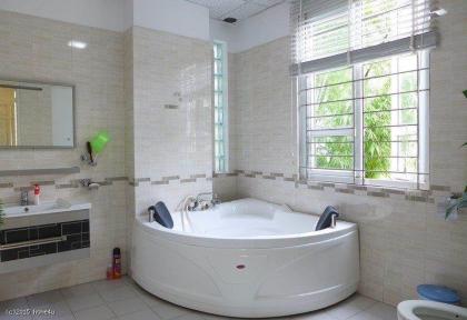 Bán Nhà Quận Tây Hồ 114m2-6T MT6,5m LÔ GÓC 3 Mặt Thoáng 25 Tỷ Lạc Long Quân.
