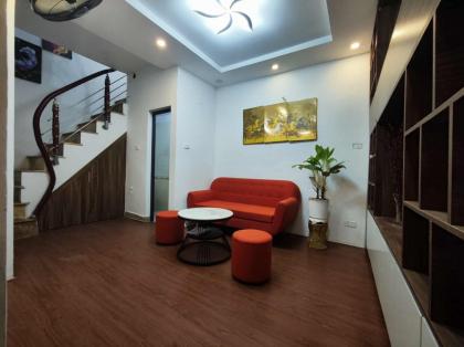 CHO THUÊ NHÀ NGUYÊN CĂN PHỐ LÁNG HẠ, BA ĐÌNH, NHÀ MỚI, GẦN PHỐ, SÂN RỘNG