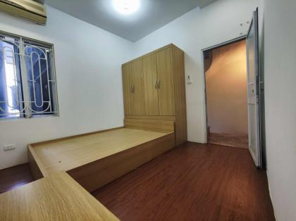 CHO THUÊ NHÀ NGUYÊN CĂN PHỐ LÁNG HẠ, BA ĐÌNH, NHÀ MỚI, GẦN PHỐ, SÂN RỘNG