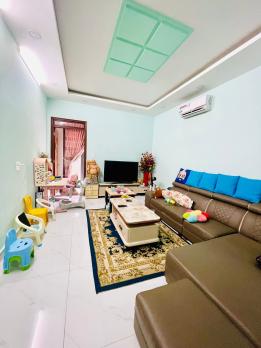 Nhà MT Đường Hồ Văn Huê Phường 9 Quận Phú Nhuận .