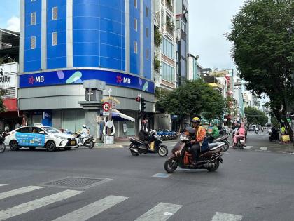 Bán nhà hẻm 10m Cao Thắng Q3 ngay chợ Bàn Cờ ngang 6.5m 7 lầu 163m2 16PN TN 100tr 55 tỷ