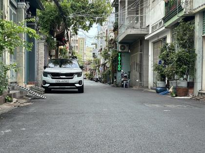 Nhà NGỘP hẻm 525 Huỳnh Văn Bánh 56m2 4 tầng mới xe hơi vi vu gần Trường Sa chỉ 9.5 tỷ