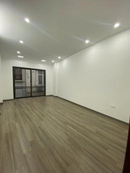 Bán nhà đường Đê La Thành, Đống Đa, 5 tầng thang máy, ngõ thông, gần ô tô tránh