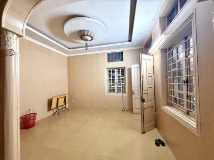 Bán nhà Hoàng Ngân, Thanh Xuân, nhà đẹp dân xây, mặt tiền rộng, ngõ nông