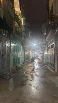 Gấp bán nhà đất TPHCM, giá rẻ, gần chợ Bến Thành, đường xe ôtô phường Cầu Ông Lãnh (Quận 1)