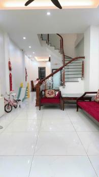 BÁN NHÀ CHU HUY MÂN, Ô TÔ VAO NHÀ, GẦN PHỐ, 48M2, CHỈ 8.X TỶ