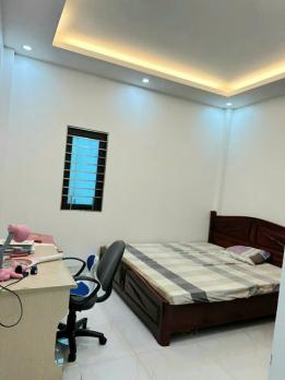 BÁN NHÀ CHU HUY MÂN, Ô TÔ VAO NHÀ, GẦN PHỐ, 48M2, CHỈ 8.X TỶ