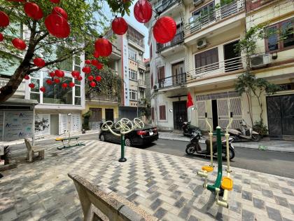 Bán Nhà P/Lô 2 Ô Tô Tránh Quận Cầu Giấy 60m2-4T 2MT15m Vỉa Hè Lô Góc 27 Tỷ Hoàng Quốc Việt.