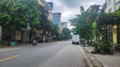 hot ! bán nhà phố ngô thì nhậm hà đông,dân xây,có vỉa hè, kinh doanh, nội thất xịn.