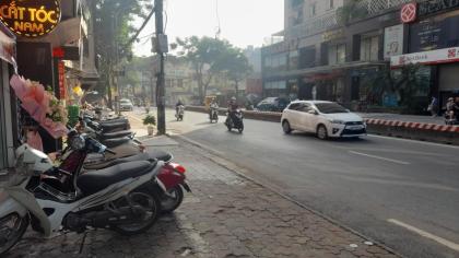Bán Nhà Mặt Phố Quận Tây Hồ 150m2-5T MT7m Vỉa Hè 2 THOÁNG 88 Tỷ Lạc Long Quân.
