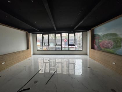 Bán Nhà Mặt Phố Quận Tây Hồ 150m2-5T MT7m Vỉa Hè 2 THOÁNG 88 Tỷ Lạc Long Quân.
