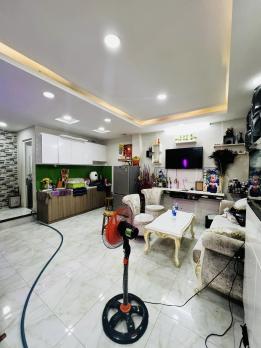 SÁT MT! Bán Nhà 3 Tầng Cực Đẹp Võ Văn Tần, 33m2, 5.2 Tỷ