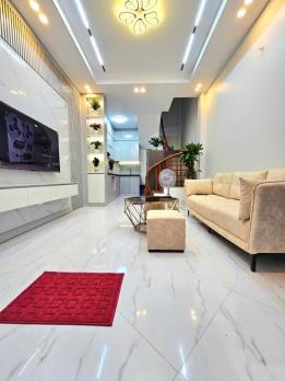 Bán nhà riêng tại đường Võ Chí Công, Tây Hồ,  35m2, 5 tầng, nhỉnh 6 tỷ.