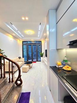 Bán nhà riêng tại đường Võ Chí Công, Tây Hồ,  35m2, 5 tầng, nhỉnh 6 tỷ.