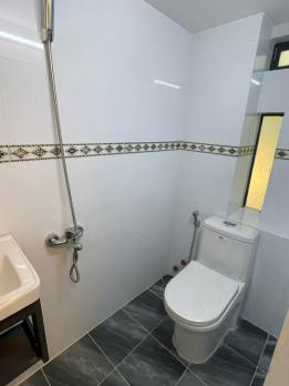 BÁN NHÀ TRẦN HƯNG ĐẠO, QUẬN 5 – GẦN QUẬN 1 – NHÀ MỚI Ở NGAY – CHỈ 5.55 TỶ •	Diện tích: 3m x 7.7m. Tổng DTSD hơn 90m2