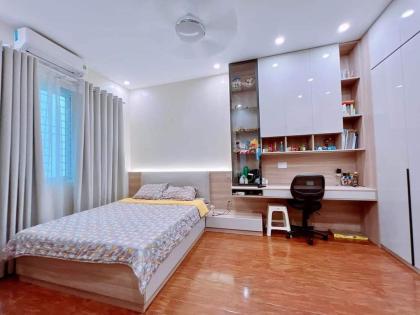 Bán nhà riêng tại đường Lê Văn Hiến, 52m2, phân lô, ô tô,   7,85 tỷ.