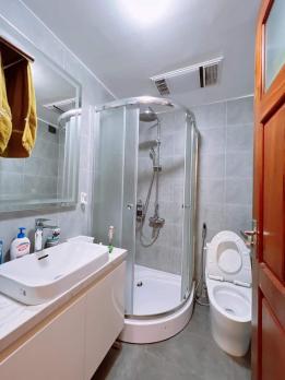 Bán nhà riêng tại đường Lê Văn Hiến, 52m2, phân lô, ô tô,   7,85 tỷ.