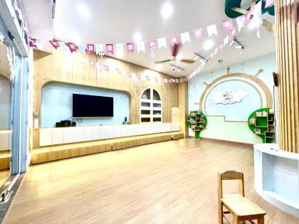Bán Nhà Mặt Phố Quận Đống Đa 50m2-6T MT6m LÔ GÓC 2 THOÁNG 22,9 Tỷ Láng Trung.