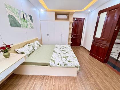 HIẾM ĐẸP-Ở NGAY- Ngõ Thịnh Quang, Thái Thịnh 31m/ 5Tầng 7.9 Tỷ, sổ vuông đẹp