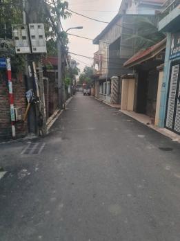 Bán 48m2 đất thị trấn Yên Viên, mặt tiền 6.5m , trước nhà ô tô tránh, giá 4.5 tỷ
