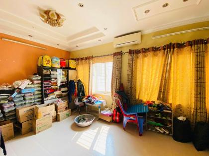 Bán nhà mặt phố Đồng Nhân, SĐCC 80m2, mặt tiền hơn 5m