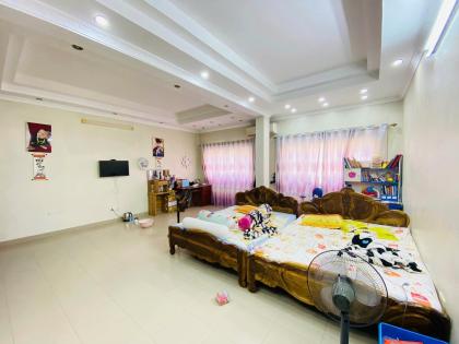 Bán nhà mặt phố Đồng Nhân, SĐCC 80m2, mặt tiền hơn 5m