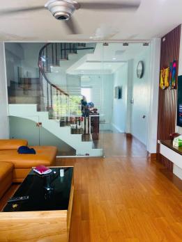 Bán nhà ngõ 21 Trần Quốc Hoàn, 40m2 x 5 tầng, ô tô tránh