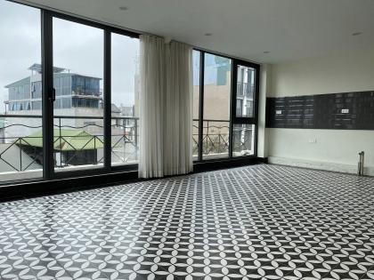 Bán Nhà Mặt Phố Quận Tây Hồ 60m2-6T LÔ GÓC VIEW HỒ Cho Thuê 360tr/Năm 26 Tỷ Yên Phụ.