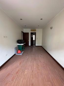 Bán nhà phố Hào Nam, Đống Đa, 62m2, 5 tầng, mặt tiền 5.8m, ô chờ thang máy, vừa ở vừa cho thuê