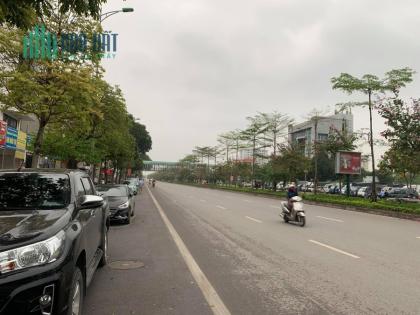 Tòa nhà văn phòng Việt Hưng -LÔ GÓC 7 tầng – thang máy , trước nhà đỗ 20 ô tô chỉ 21 tỷ
