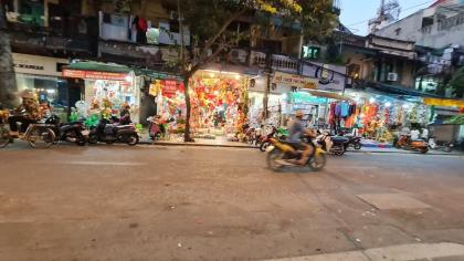 Bán Nhà Mặt Phố Quận Hoàn Kiếm 89m2-2T MT5,5m Vỉa Hè 1 SỔ 1 CHỦ 79 Tỷ Hàng Mã.