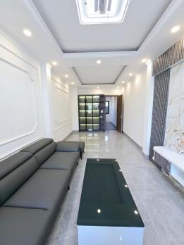 Bán nhà trung tâm Thạch Bàn – Ô tô vào nhà – Có thang máy – Full nội thất – 7.9 tỷ