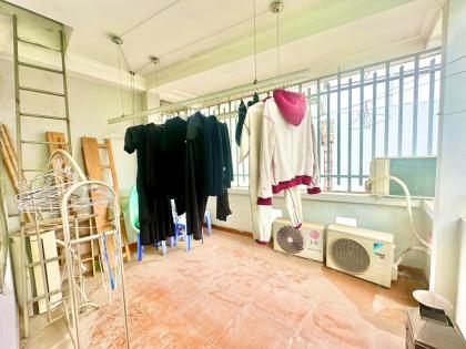Cần bán gấp nhà ngõ thông Cầu Giấy, DT 65m, giá 10,6 tỷ.
