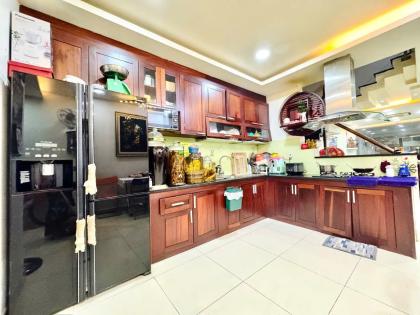 Nhỉnh 7 Tỷ TL!  79M² – 4 Tầng/4pn, HẺM XE TẢI – Ô TÔ NGỦ TRONG NHÀ – Ngay CV Làng Hoa!