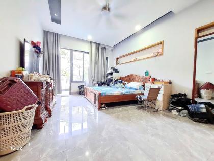Nhỉnh 7 Tỷ TL!  79M² – 4 Tầng/4pn, HẺM XE TẢI – Ô TÔ NGỦ TRONG NHÀ – Ngay CV Làng Hoa!