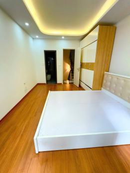 Bán nhà xây mới ngõ 250 Tân Mai, 35m2 x 5 tầng, 7 tỷ
