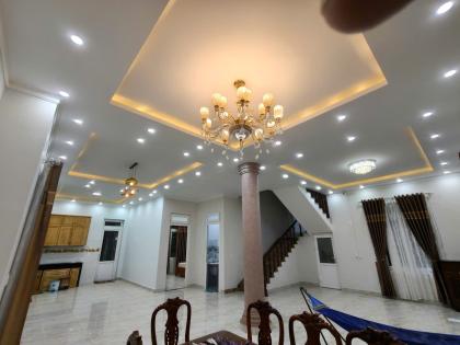 CHO THUÊ VILLA SÂN VƯỜN 5 PHÒNG TOẠ LẠC RỪNG THÔNG PHƯỜNG 8 ĐÀ LẠT GIÁ 25TR