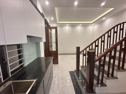 Bán nhà trung tâm Thạch Bàn, diện tích 34.0m -5.4 tỷ, nội thất mới