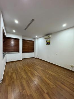 VỊ TRÍ HIẾM-Mặt ngõ Ô tô Phố Linh Lang 79m/5Tầng/ MT 4.4m 31.8 Tỷ, Cách Phố 10m