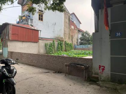 Bán 42m2 Yên Viên, mặt tiền 5m , trước nhà ô tô tránh, thực tế gần 50m2 giá 4.5 tỷ